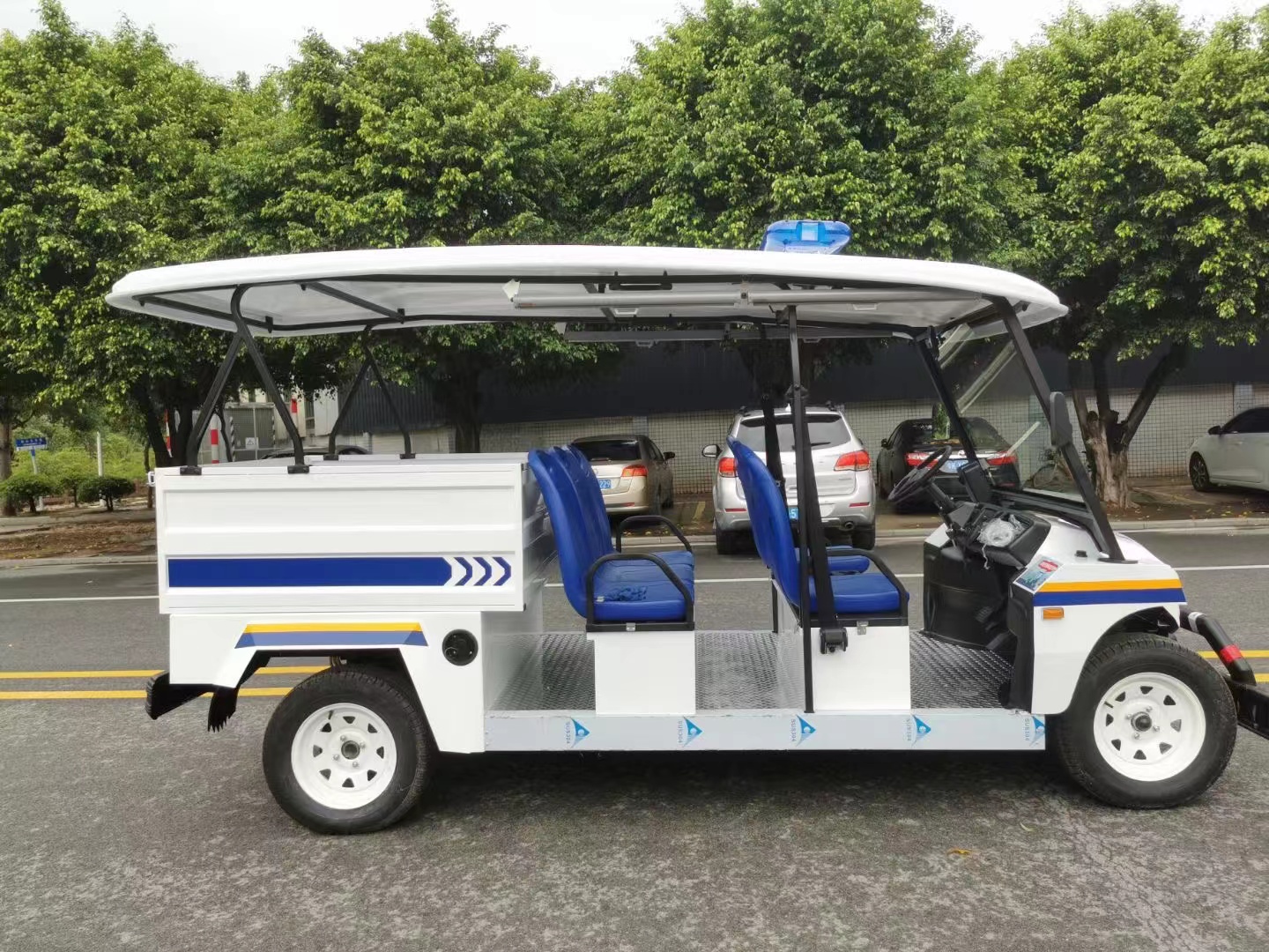 5座午夜影院网站巡邏車帶後鬥