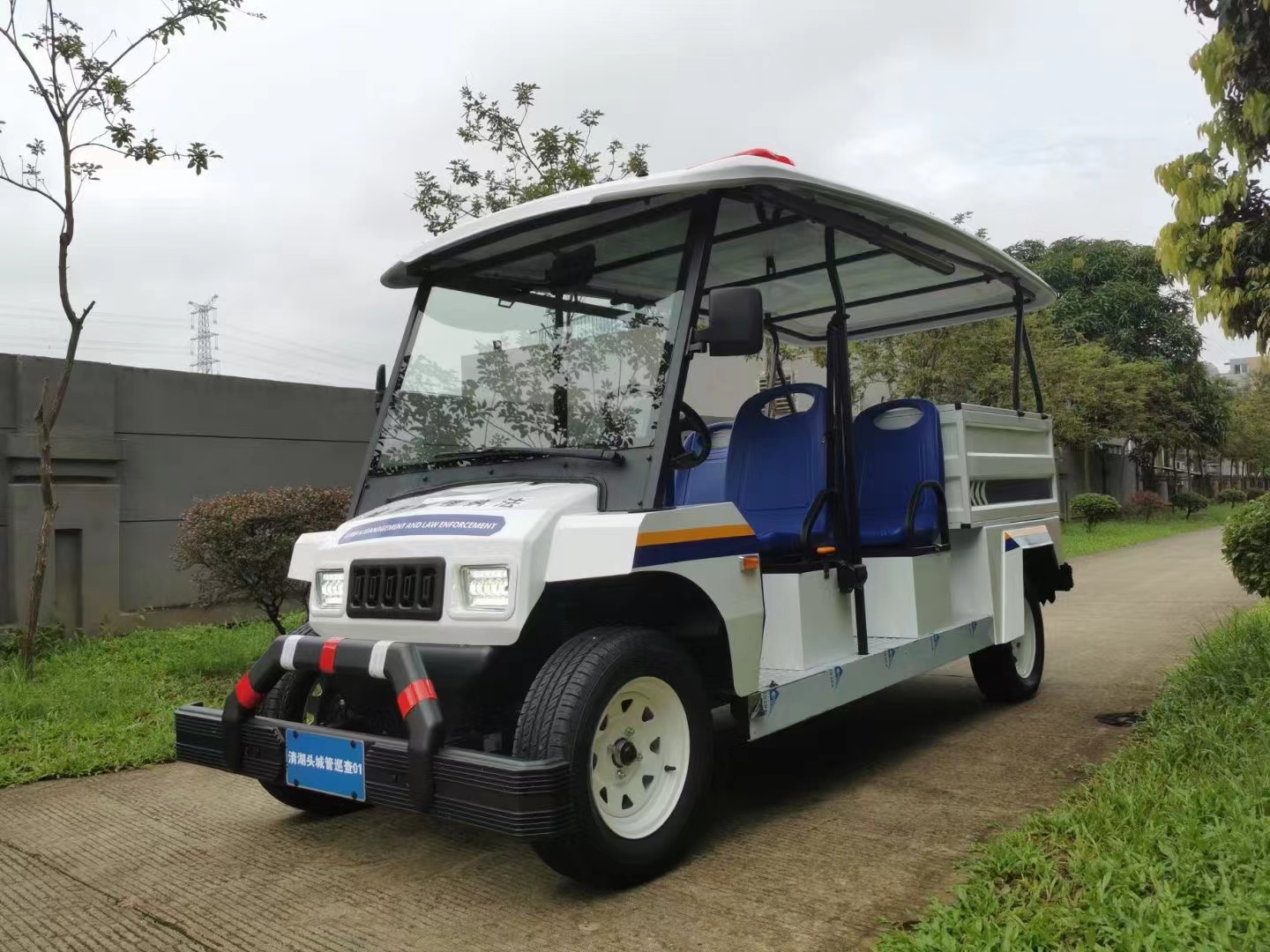 5座午夜影院网站巡邏車帶後鬥